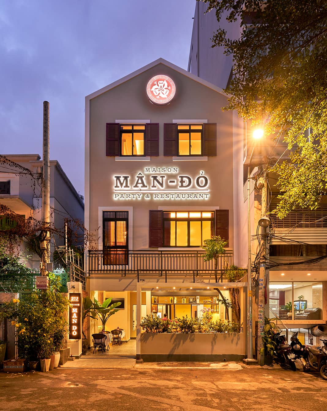 Không gian nhà hàng Maison Mận-Đỏ