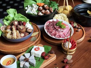 Lẩu đuôi bò tiềm 18 loại thảo dược