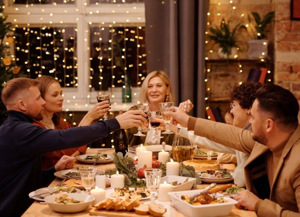 cách mời khách hàng đi ăn