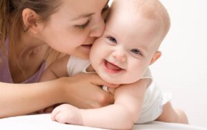 những điều cần biết khi chăm sóc trẻ nhỏ