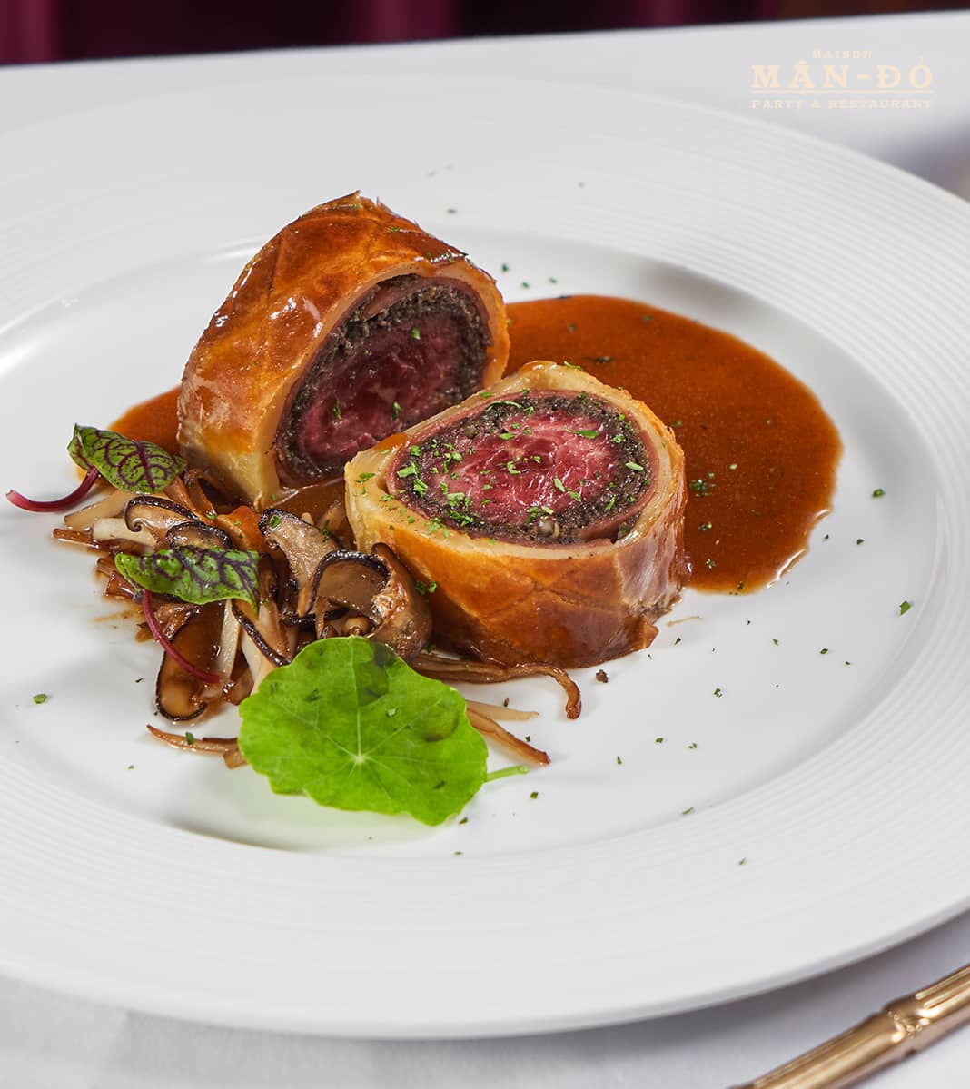 Nhà hàng phục vụ bò wellington ở tphcm