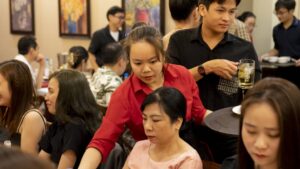 nhà hàng tổ chức tiệc chia tay công ty